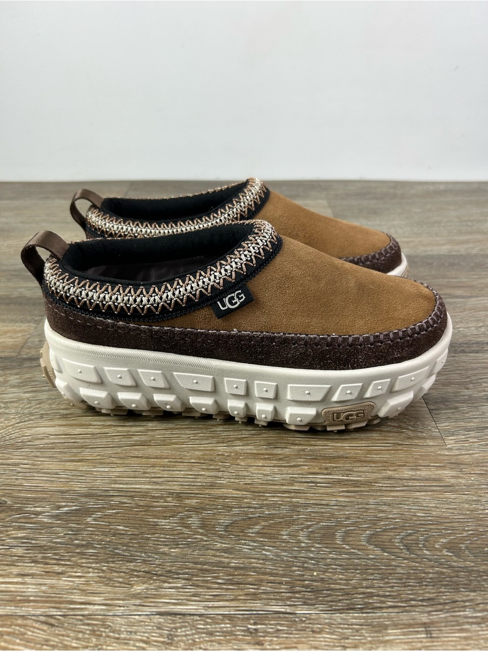 UGG | All-Gender Venture Daze Clog Slip on Platform Shoes New - Picture 5 of 11